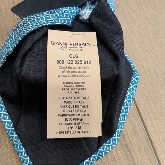Gianni Versace Tie Blue Geometric  100% Silk Italy Luxury Medusa Logo Necktie 58 - Picture 7 of 9